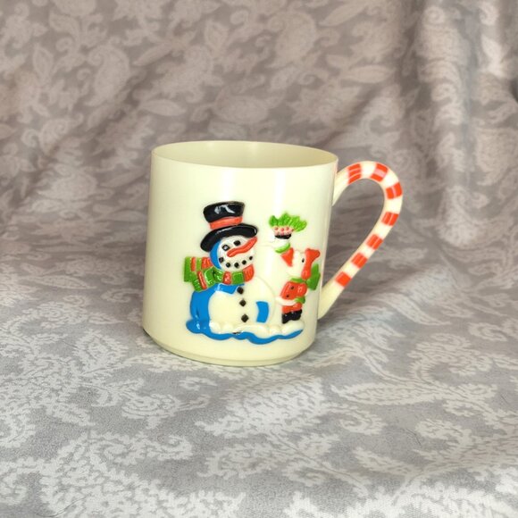 4 vintage 1985 Sterling House plastic 3" Christmas mugs w box, yellowed - Picture 4 of 14